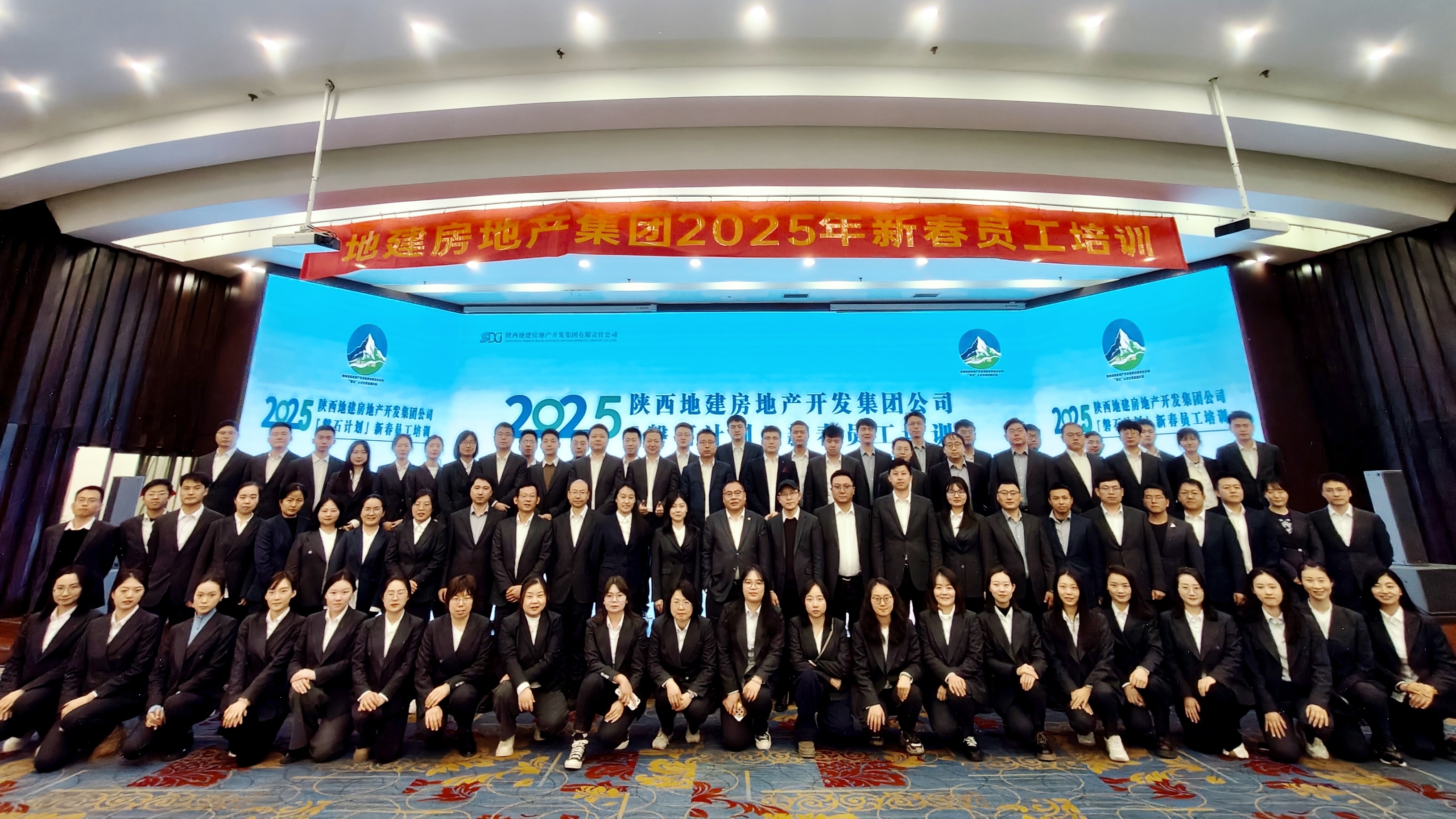 公司大合照 (1)_看圖王.jpg